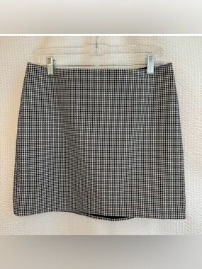 Express Women’s Black White Mini Skirt Size: 8 NWT